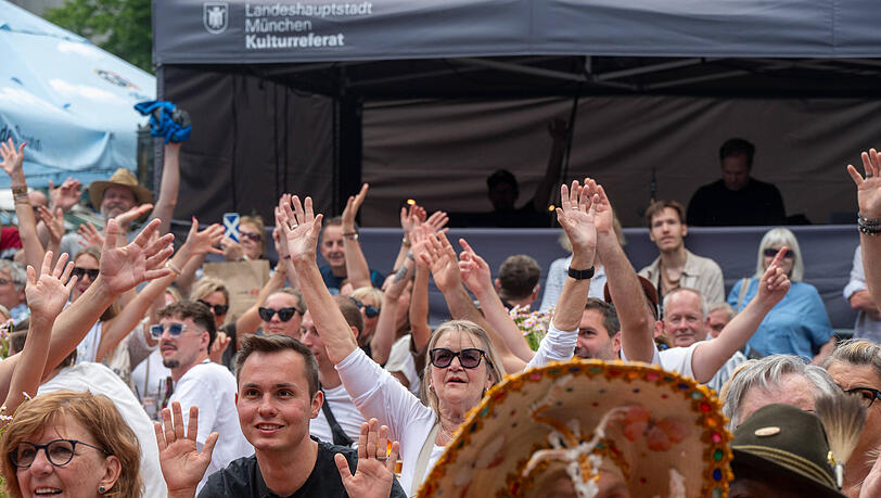 Gute Stimmung bei den vielen Auftritten am Marienplatz. Gute Stimmung bei den vielen Auftritten am Marienplatz.