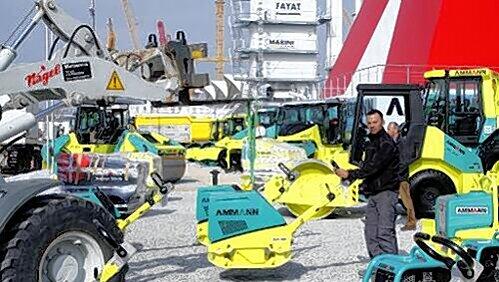Axel Reifenrath stellt Baumaschinen auf Axel Reifenrath stellt Baumaschinen auf