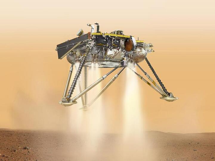 "InSight" ist 360 Kilogramm schwer und hat seine siebenmonatige Reise zum Nachbarplaneten der Erde mit bis zu 10.000 Kilometern pro Stunde zurückgelegt.