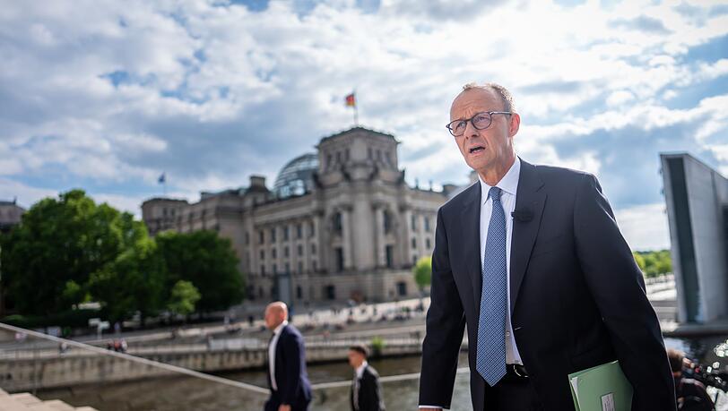 Friedrich Merz auf dem Weg zum Interview.