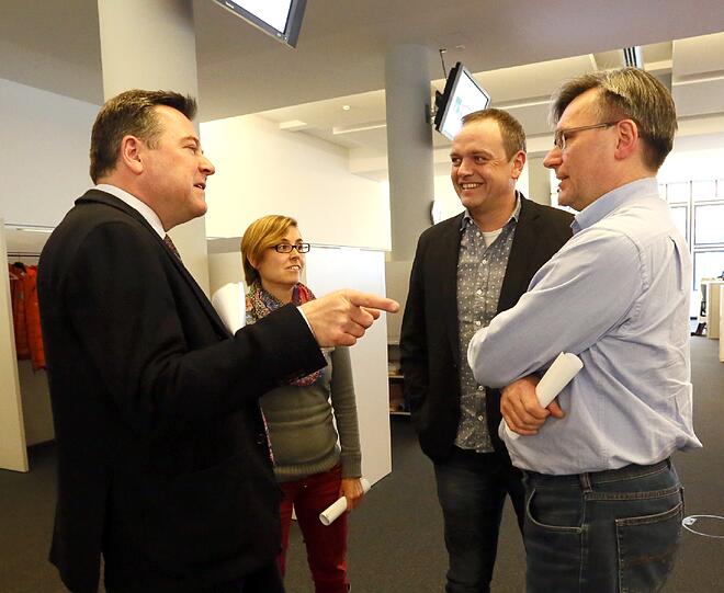 Der OB-Kandidat der CSU, Josef Schmid, im Gespräch mit den AZ-Redakteuren (v.l.) Julia Lenders, Michael Schilling und Willi Bock.