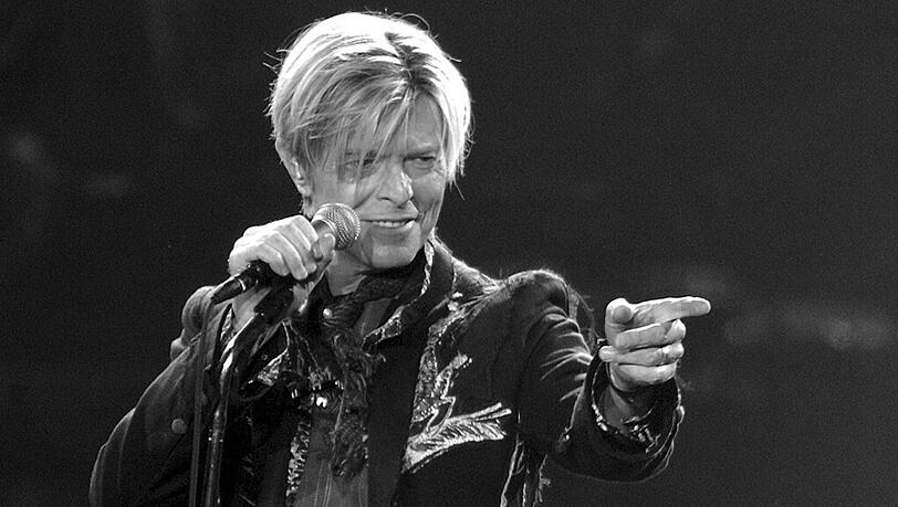 Die britische Musiklegende David Bowie starb am 10. Januar im Alter von 69 Jahren in New York City an Krebs. Die britische Musiklegende David Bowie starb am 10. Januar im Alter von 69 Jahren in New York City an Krebs.