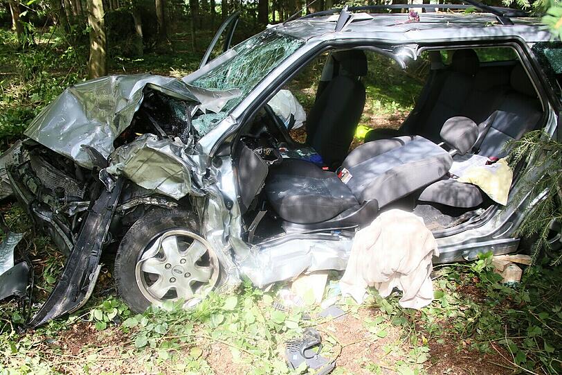 Die Bilder des Verkehrsunfalls im Landkreis Mühldorf.