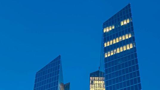 126 Meter: Highlight Towers 126 Meter: Highlight Towers