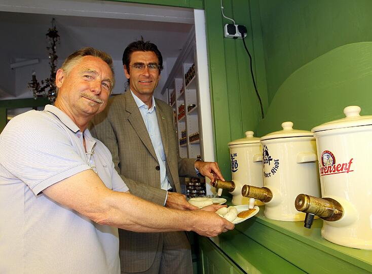 Zwei Neue: Theodor Hartl (l.) macht mit der Firma &bdquo;Münchner Kindl&ldquo; den Senf, Michael Durach vom Konzern Develey hat dafür gesorgt, dass man den Stand bekommt.