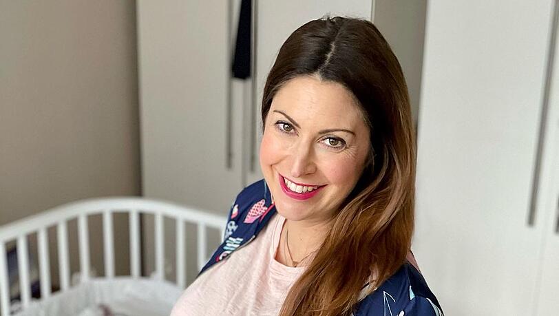 Madita van Hülsen zeigt ihren Babybauch.
