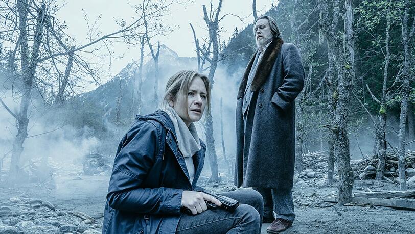 "Der Pass 3": Ellie Stocker (Julia Jentsch) und Gedeon Winter (Nicholas Ofczarek) ringen um Vergeltung oder Vergebung.