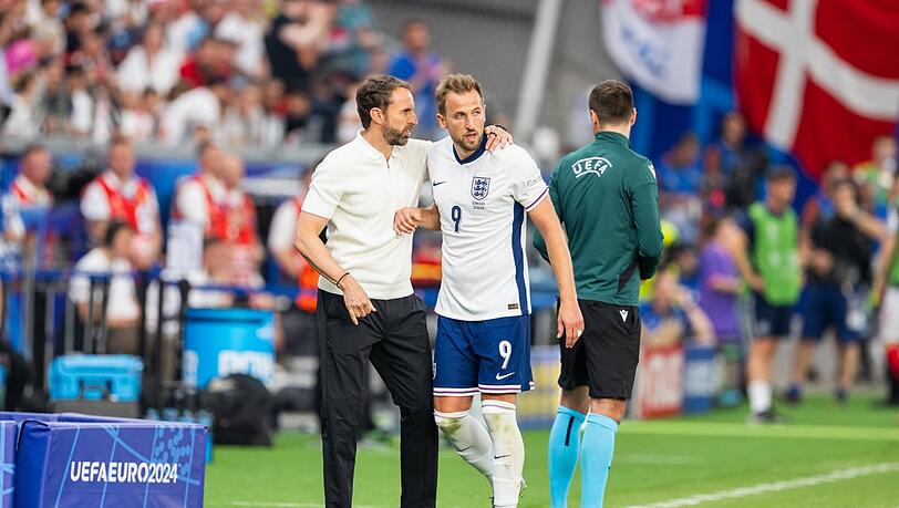 Es läuft alles andere als rund bei den "Three Lions": Englands Trainer Gareth Southgate (l.) mit seinem Kapitän Harry Kane.