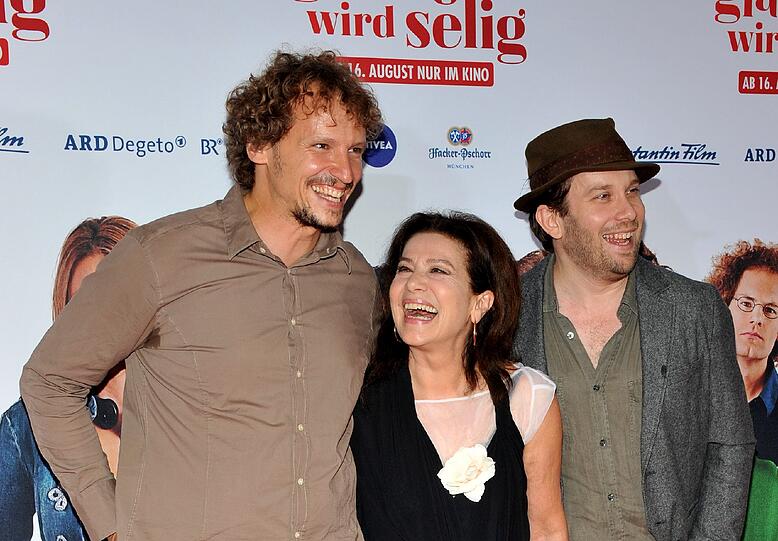 Stars und Strenchen bei der Premiere des neuen Films mit Hannelore Elsner und Christian Ulmen "WER`S GLAUBT WIRD SELIG" im Mathäser Kino in München - hier sehen Sie die Bilder.
