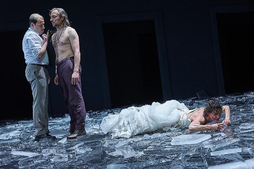 Bibiana Beglau in "Phädras Nacht" im Residenztheater.