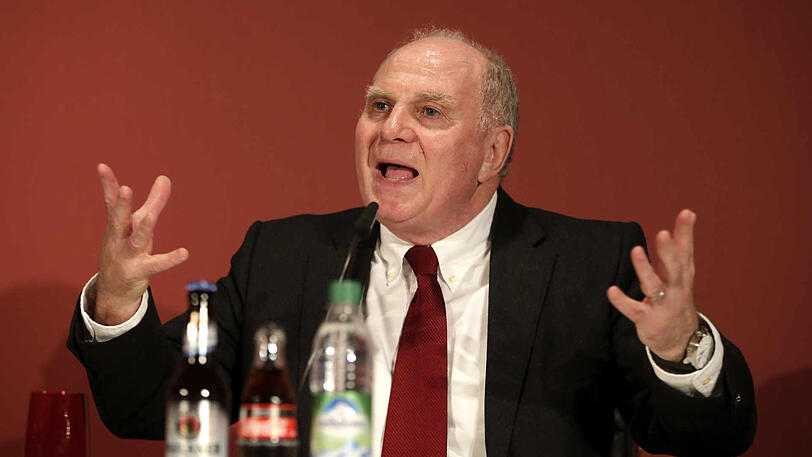 Er ergreift weiter das Wort:
Uli Hoeneß.