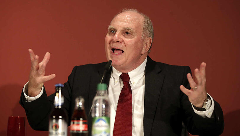 Er ergreift weiter das Wort:
Uli Hoeneß. Er ergreift weiter das Wort:
Uli Hoeneß.