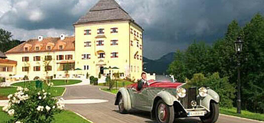Schlosshotel Fuschl mit Oldtimer