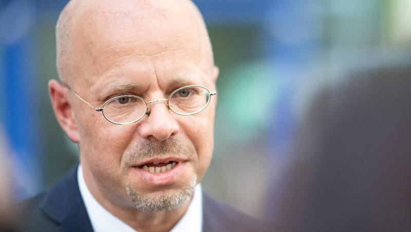 Die AfD will Andreas Kalbitz nicht länger in ihren Reihen dulden. Die AfD will Andreas Kalbitz nicht länger in ihren Reihen dulden.