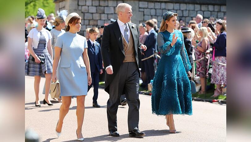 Prinz Andrew mit seinen Töchtern Prinzessin Beatrice (re.) und Prinzessin Eugenie. Prinz Andrew mit seinen Töchtern Prinzessin Beatrice (re.) und Prinzessin Eugenie.