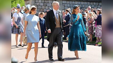 Prinz Andrew mit seinen Töchtern Prinzessin Beatrice (re.) und Prinzessin Eugenie.