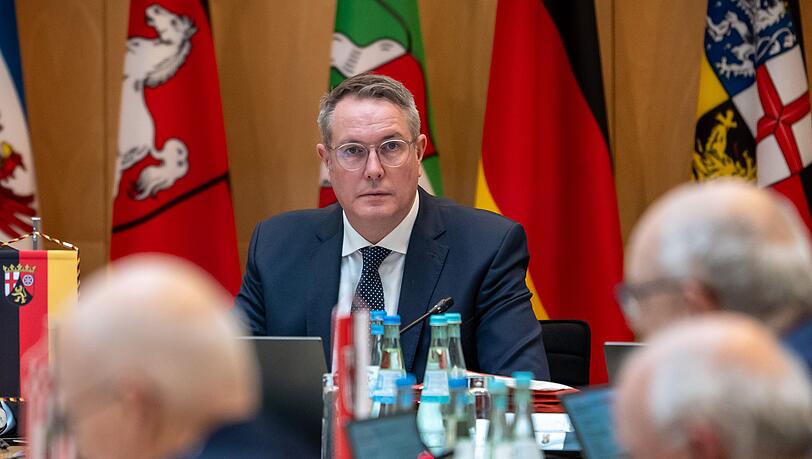 Dem Thema Sicherheit m&uuml;sse bei der Finanzierung des &Ouml;PNV viel Raum einger&auml;umt werden, sagte Ministerpr&auml;sident Schweitzer.