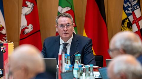 Dem Thema Sicherheit m&uuml;sse bei der Finanzierung des &Ouml;PNV viel Raum einger&auml;umt werden, sagte Ministerpr&auml;sident Schweitzer.