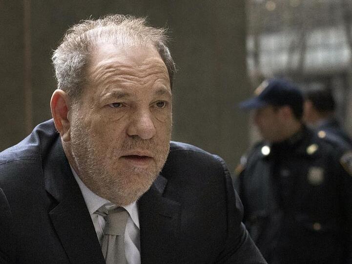 Der Prozess gegen Harvey Weinstein startet mit den Auftaktplädoyers.