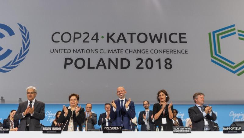 Konferenzpräsident Michal Kurtyka (M) über die neuen Klimaschutz-Regeln: "1000 kleine Schritte nach vorne." Konferenzpräsident Michal Kurtyka (M) über die neuen Klimaschutz-Regeln: "1000 kleine Schritte nach vorne."