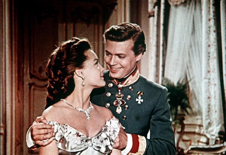 Romy Schneider und Karlheinz Böhm als Kaiserpaar in "Sissi - Die junge Kaiserin".