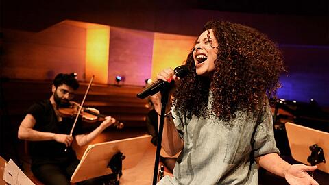 Miki Kekenj und Joy Denalane bringen Soul und Kammermusik zusammen.