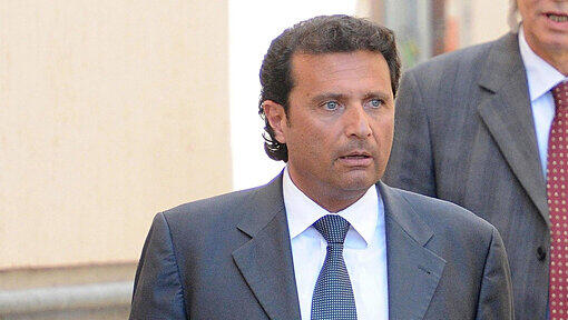 Francesco Schettino vor einem Gerichtsgebäude in Grosseto. Der Prozess gegen ihn beginnt am 9. Juli. Francesco Schettino vor einem Gerichtsgebäude in Grosseto. Der Prozess gegen ihn beginnt am 9. Juli.