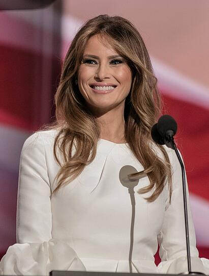 Enge Kleider und viel nackte Haut: Ex-Model Melania Trump ist keine gewöhnliche First Lady. Bilder von ihren öffentlichen Auftritten sehen Sie in unserer Bilderstrecke.