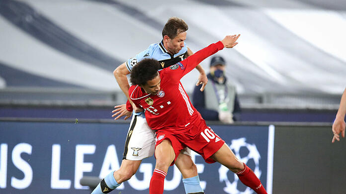 Leroy Sané fordert von seiner Mannschaft trotz des deutlichen Hinspiel-Erfolgs gegen Lazio Rom ein entschlossenes Auftreten.