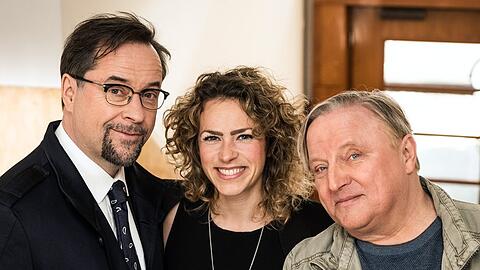 Drehstart für den neuen "Tatort" aus Münster, "Recht, wem Recht gebührt". V.l.n.r.: Jan Josef Liefers (Rolle Prof. Karl Friedrich Boerne), Janis Rebecca Rattenni (Regie), Axel Prahl (Rolle Frank Thiel).