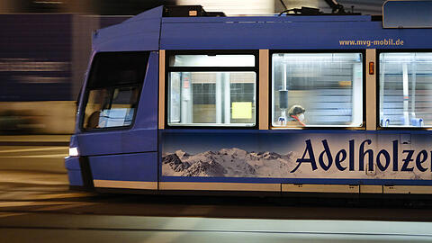 Den aktuellen Standort aller U-Bahnen, Busse und Trams soll die Karte zeigen, "samt möglicher Verspätungen und Abweichungen".  (Symbolbild)