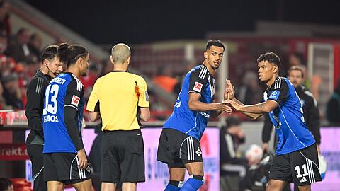 Option für das Spiel gegen Augsburg: Entweder Robert Glatzel (M.) oder Ransford Königsdörffer (r) vom Hamburger SV könnten von Beginn an spielen. (Archiv) Option für das Spiel gegen Augsburg: Entweder Robert Glatzel (M.) oder Ransford Königsdörffer (r) vom Hamburger SV könnten von Beginn an spielen. (Archiv)