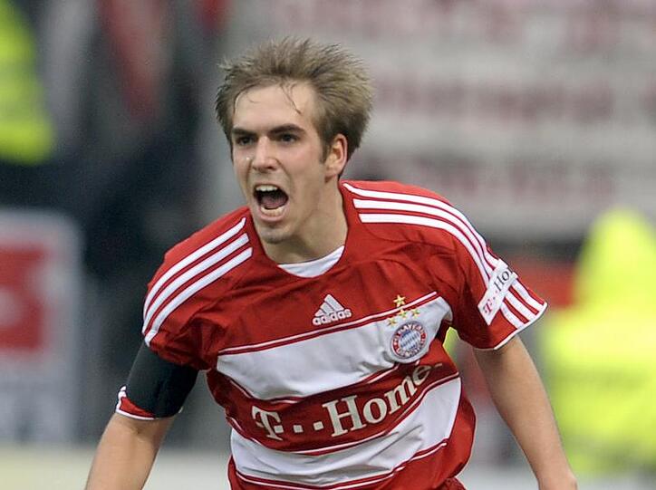 Philipp Lahm wird auch künftig für den FC Bayern spielen - und jubeln.