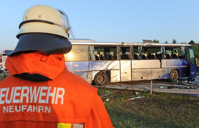 Busunglück in Freising: Die Bilder vom Unfallort