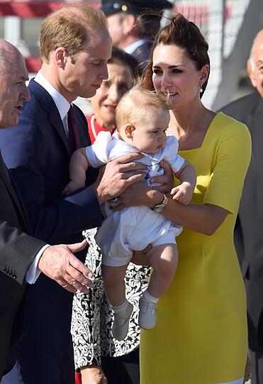 Aufregend so eine große Reise: Prinz George blickt neugierig um sich.