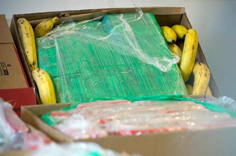 7.1.2014: In Berlin werden 140 Kilogramm Kokain sichergestellt. Die Polizei spricht vom größten Fund seit Ende der 1990er Jahre. Das Rauschgift war in Bananenkisten für den Discounter Aldi versteckt.