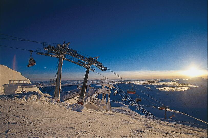 Der Gletscher-Jet bringt die Skifahrer hinauf ins Skigebiet auf dem Mölltaler Gletscher.