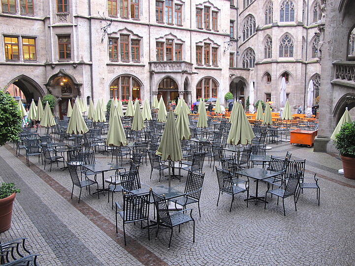 Wirklich kein Biergartenwetter: Montag im Rathaushof.