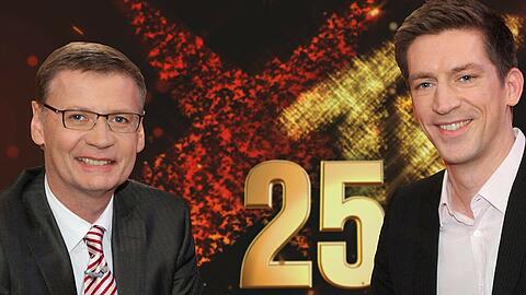 Günther Jauch (l.) und Steffen Hallaschka moderieren gemeinsam die Jubiläumssendung