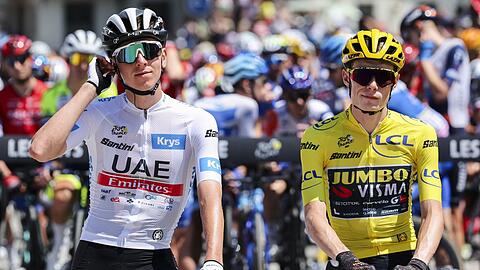 Tadej Pogacar (l) ist der große Favorit für die Tour de France. Ob Titelverteidiger Jonas Vingegaard (r) bei der Frankreich-Rundfahrt am Start ist, steht noch nicht fest.