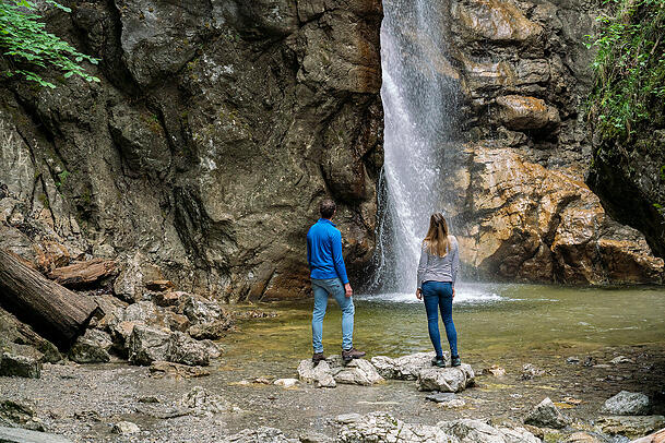 Der Lainbach-Wasserfall im Zwei-Seen-Land.