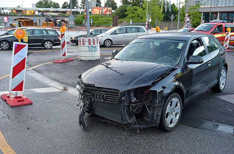 Der Audi-Fahrer kam mit leichten Verletzungen ins Krankenhaus.