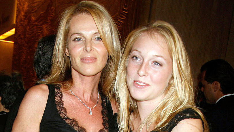 Catherine Oxenberg mit Tochter India im Jahr 2007, vier Jahre später, 2011, trat sie der Sexkult-Sekte NXIVM bei. Catherine Oxenberg mit Tochter India im Jahr 2007, vier Jahre später, 2011, trat sie der Sexkult-Sekte NXIVM bei.