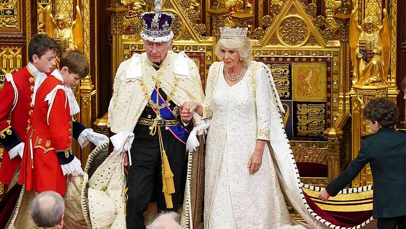 König Charles III. und Königin Camilla bei der Parlamentseröffnung in der Westminster Abbey.