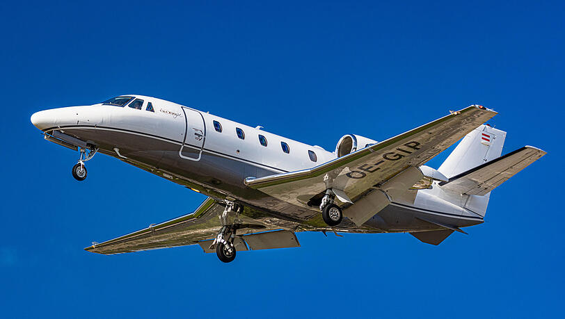 Firmenflieger: Mit einer Citation XLS jetteten die Signa-Manager durch die Welt – freilich in einem mit Firmenlogo. Firmenflieger: Mit einer Citation XLS jetteten die Signa-Manager durch die Welt – freilich in einem mit Firmenlogo.