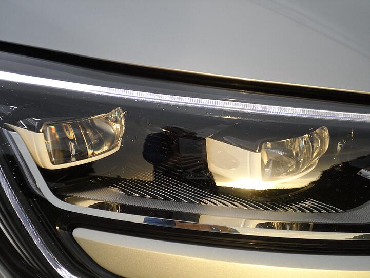 Gute Sicht: In der Bose-Edition rollt der Renault Mégane mit Voll-LED-Scheinwerfern an.