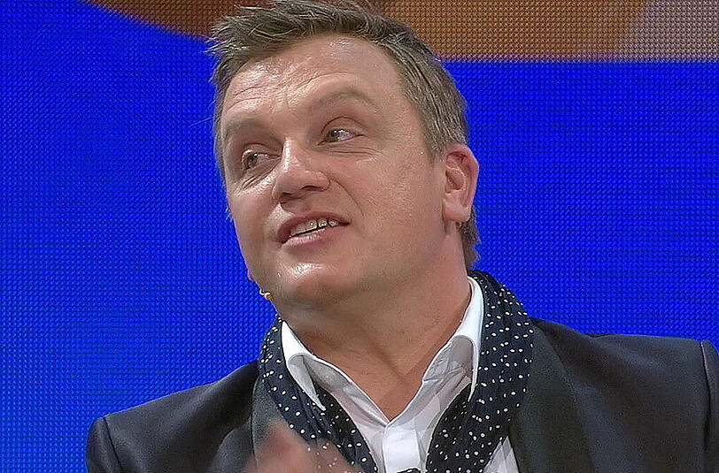 Sang Schlager und machte Werbung für sein neues Buch: Hape Kerkeling.
