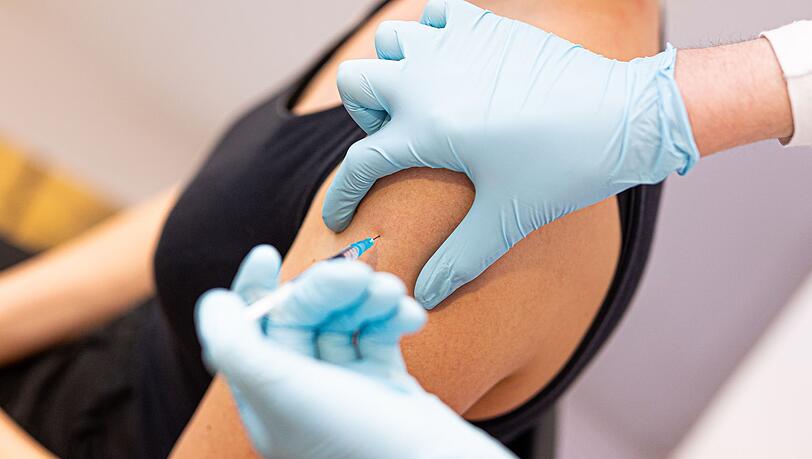 Coronavirus-News: Bericht – Stiko will vierte Impfung für alle ab 60 empfehlen