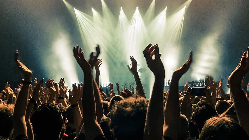 Ein Ballermann-Hit hat die Deutschen Single-Charts fest im Griff.