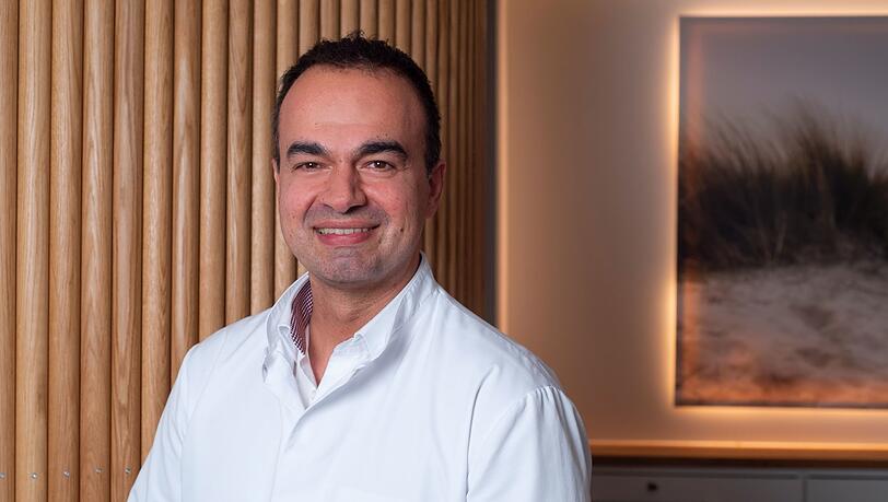 Dr. Milan Dinic ist Facharzt für Innere Medizin, Kardiologie und ärztliche Osteopathie. Dr. Milan Dinic ist Facharzt für Innere Medizin, Kardiologie und ärztliche Osteopathie.